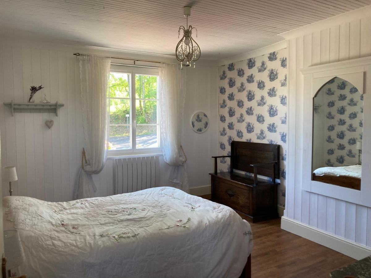 La Maison Charmante D'Elisabeth Saint-Ybard Bagian luar foto