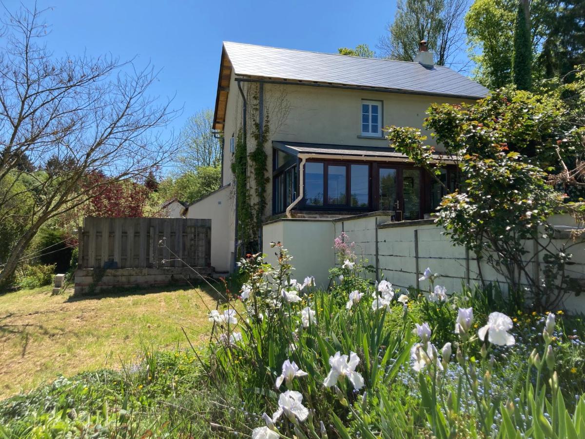 La Maison Charmante D'Elisabeth Saint-Ybard Bagian luar foto