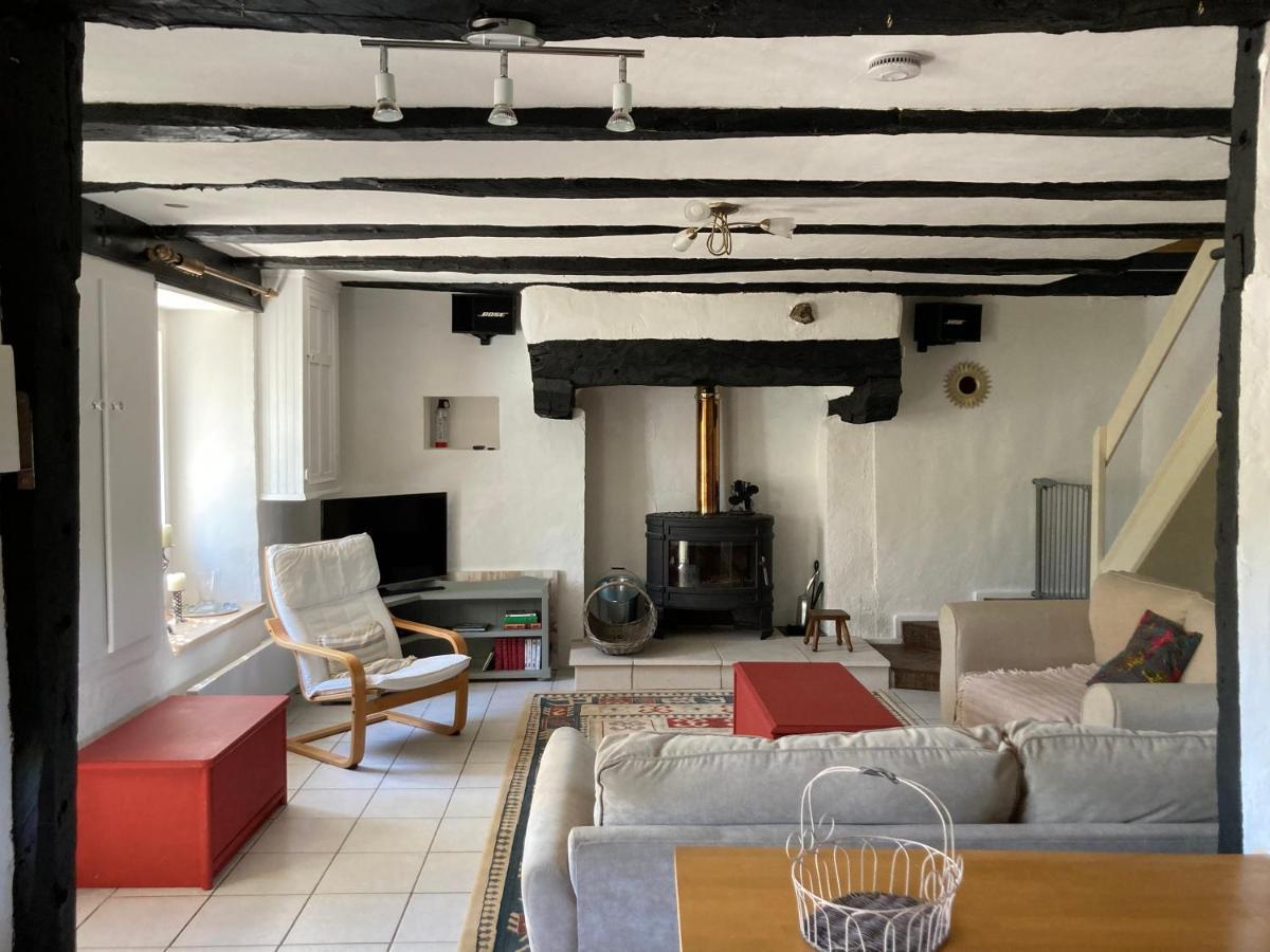 La Maison Charmante D'Elisabeth Saint-Ybard Bagian luar foto