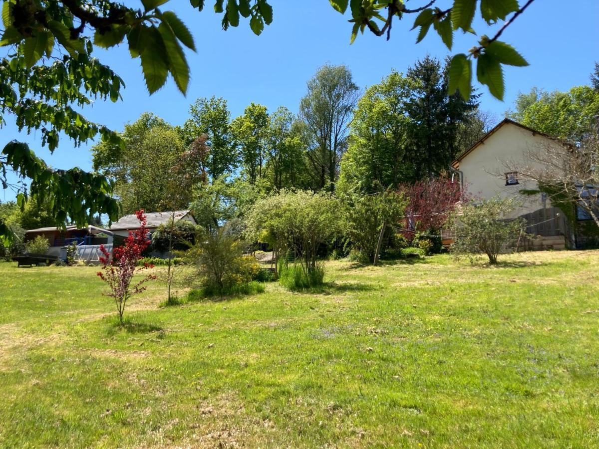 La Maison Charmante D'Elisabeth Saint-Ybard Bagian luar foto