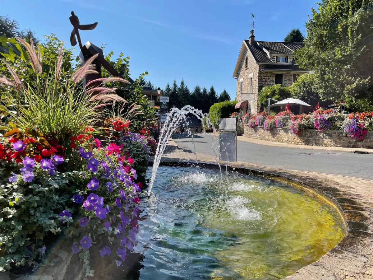 La Maison Charmante D'Elisabeth Saint-Ybard Bagian luar foto